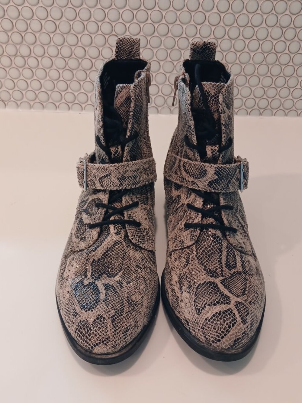 EXPRESS Snakeskin Printed Lace Up Combat Ankle Boots Shoes 9 Booties